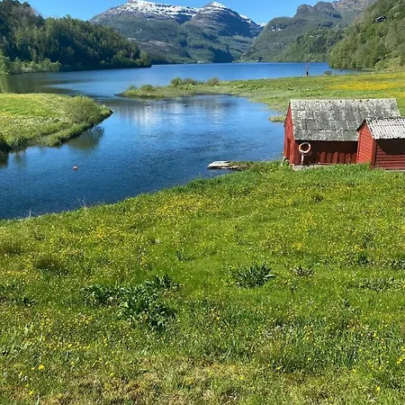 Eidegrend Boutique * Eikelandsosen