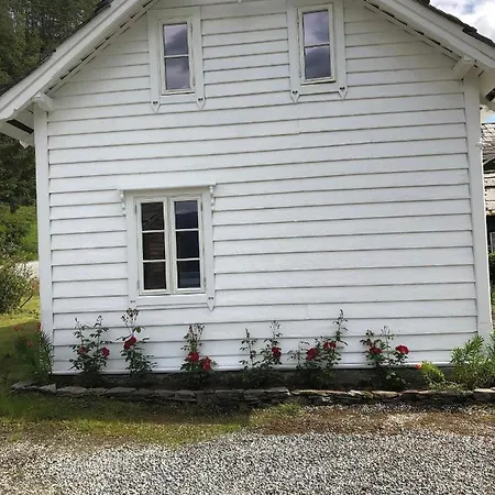 Eidegrend Boutique * Eikelandsosen