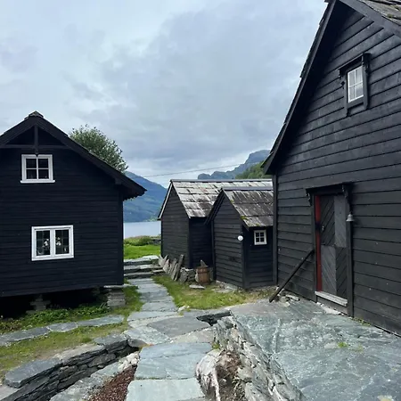 Eidegrend Boutique * Eikelandsosen