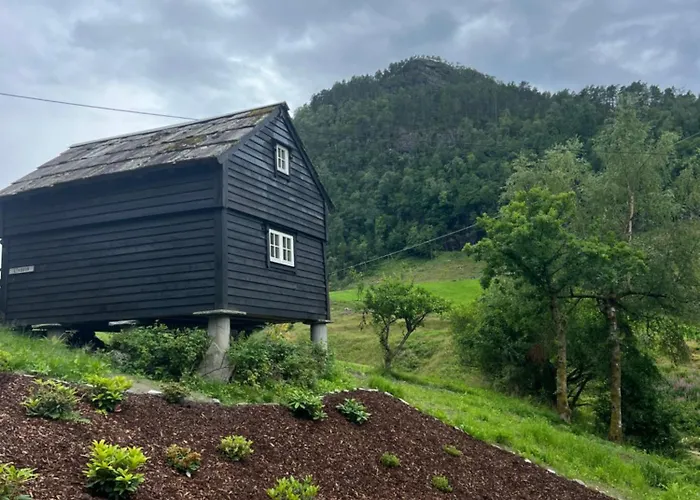 Eidegrend Boutique Eikelandsosen