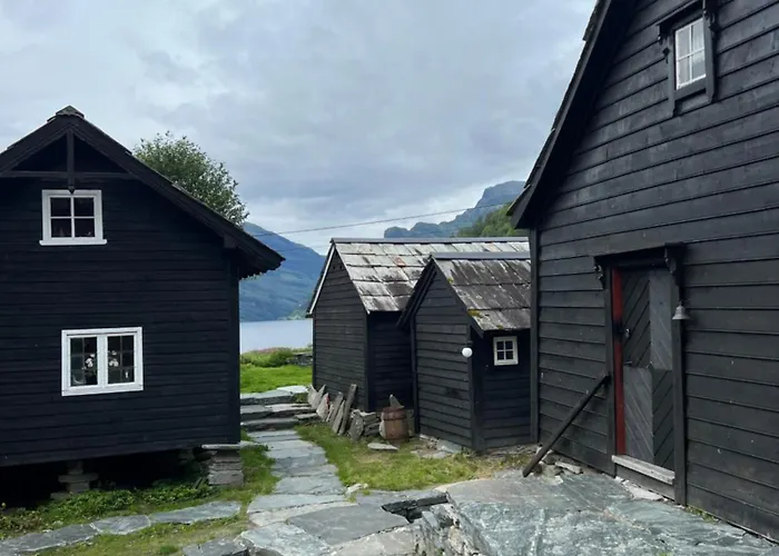 Eidegrend Boutique * Eikelandsosen