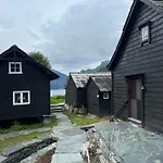 Eidegrend Boutique * Eikelandsosen