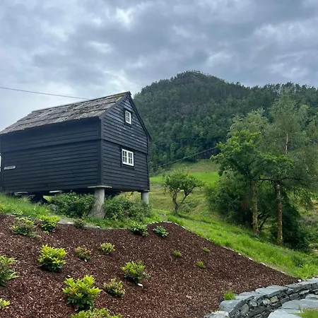 Eidegrend Boutique Eikelandsosen